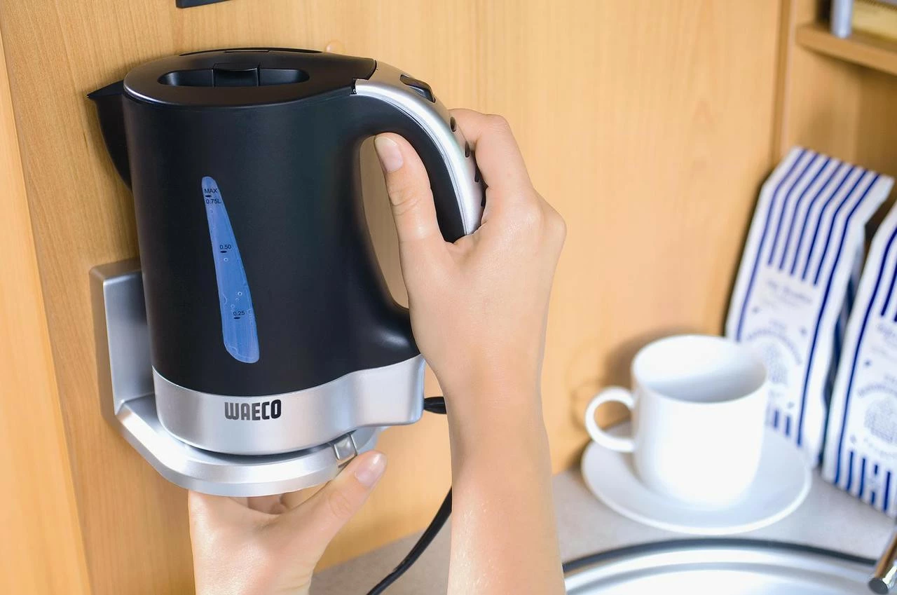 Waeco PerfectKitchen MCK750 12 Volt Caravan Kettle 5 Waeco PerfectKitchen MCK750 12 Volt Caravan Kettle - Image 3