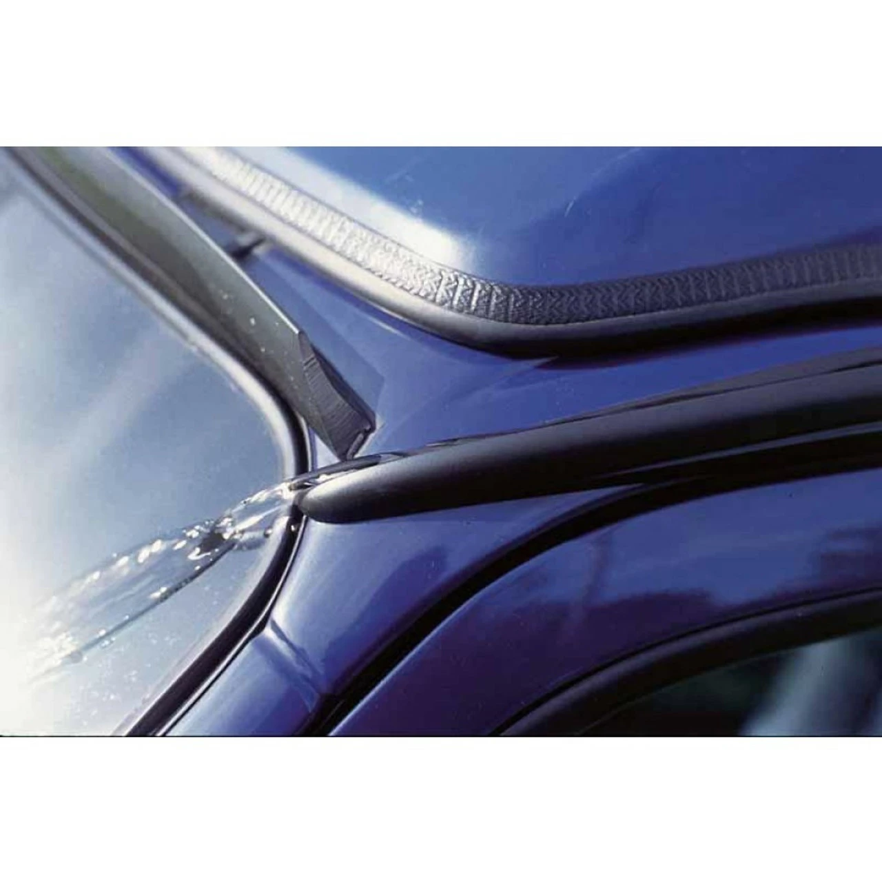 Fiamma F45S Awning & Bracket Kit For VW T5 And T6 With Pop Top Roofs 8 Fiamma F45S Awning & Bracket Kit For VW T5 And T6 With Pop Top Roofs - Image 6