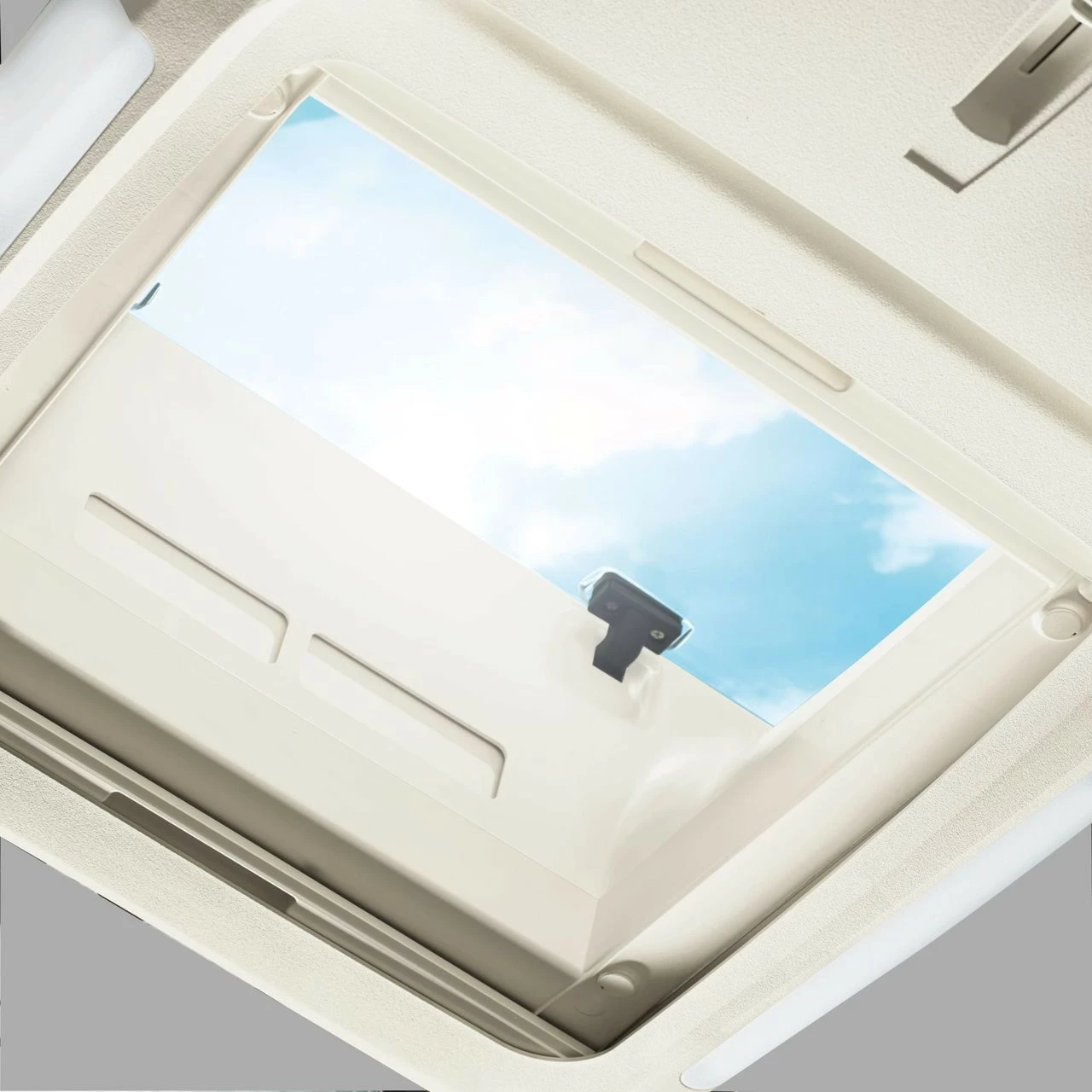 Dometic Freshlight 2200 Caravan Motorhome Air Conditioner 4 Dometic Freshlight 2200 Caravan Motorhome Air Conditioner - Image 2